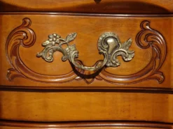 Secrétaire en merisier massif style Louis XV