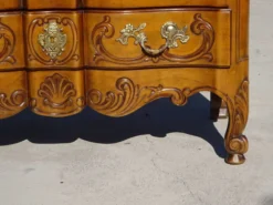 Secrétaire en merisier massif style Louis XV