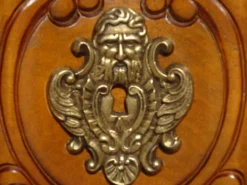 Secrétaire en merisier massif style Louis XV