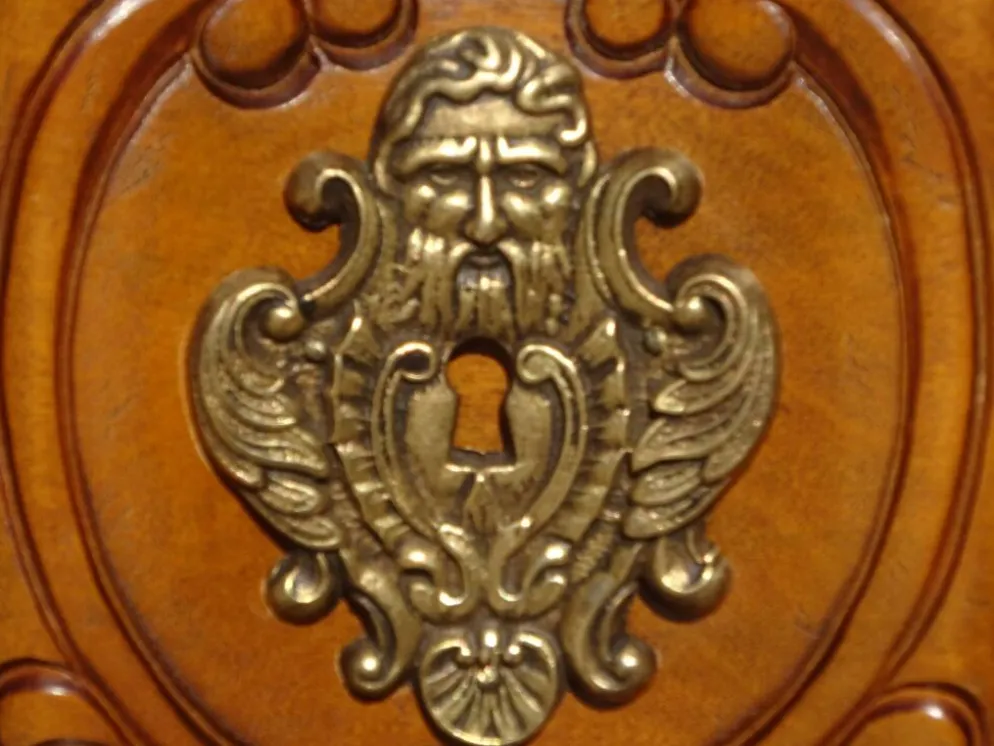Secrétaire en merisier massif style Louis XV