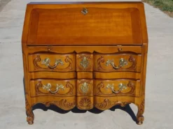 Secrétaire en merisier massif style Louis XV