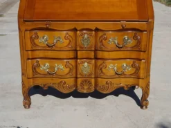 Secrétaire en merisier massif style Louis XV