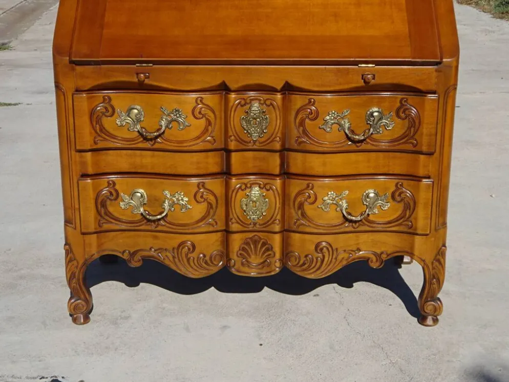 Secrétaire en merisier massif style Louis XV