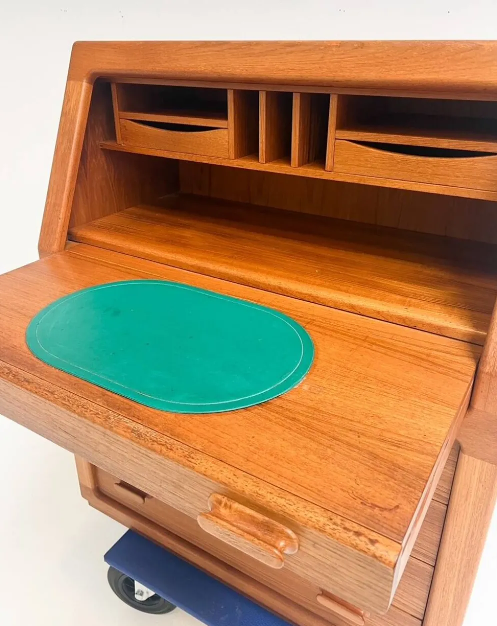 Secrétaire en teck par Dyrlund, années 1960