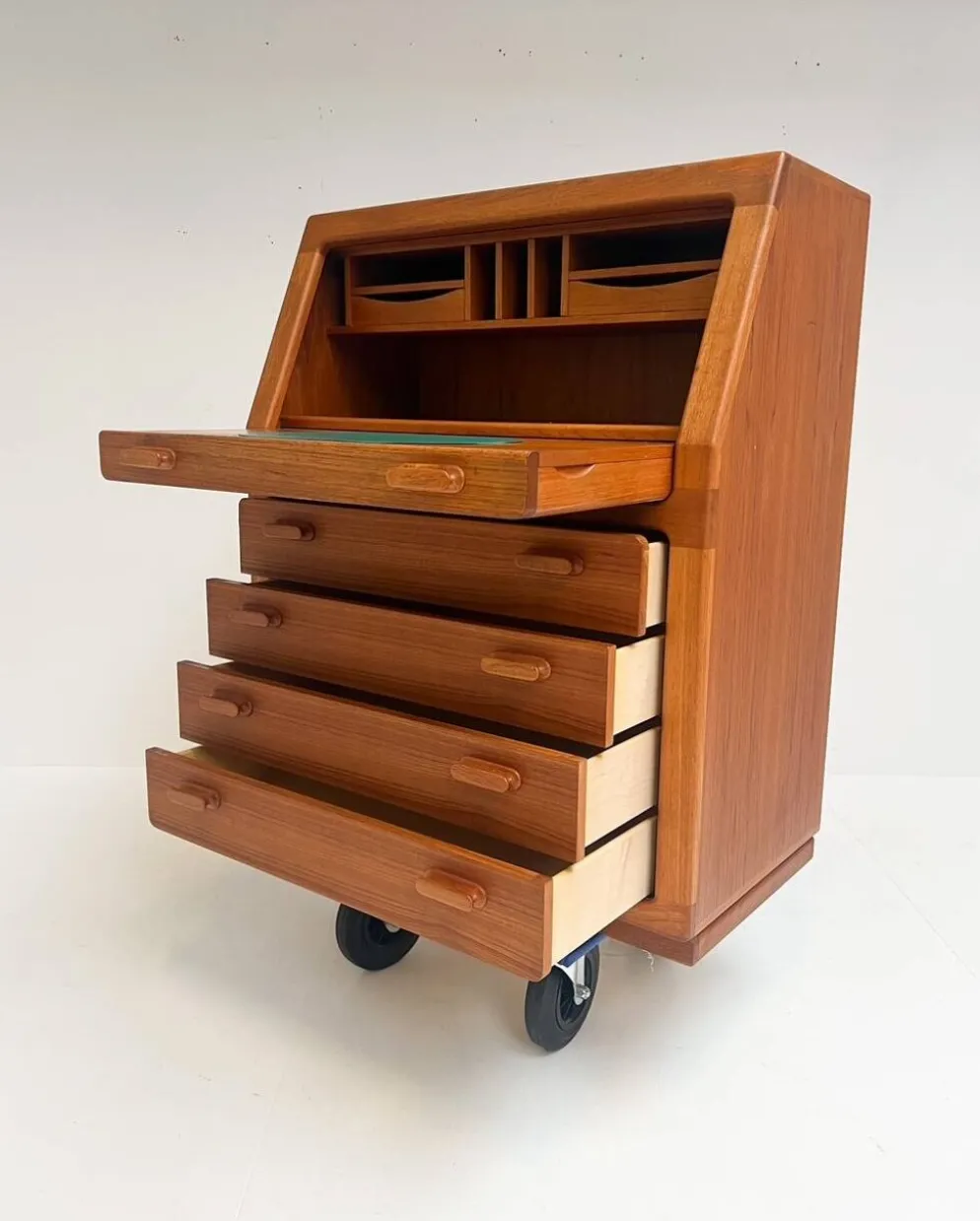 Secrétaire en teck par Dyrlund, années 1960