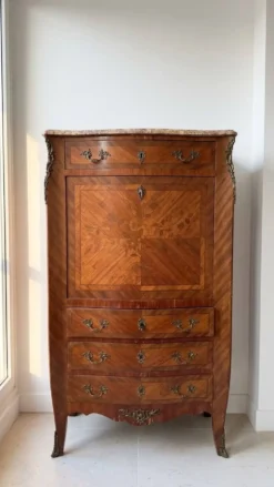 Secrétaire Louis XV en bois marqueté et marbre