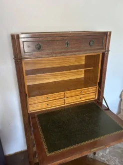 Secrétaire Louis XV en bois massif