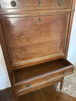 Secrétaire Louis XV en bois massif