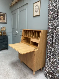 Secrétaire mid-century en chêne (rénovée)