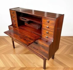 Secrétaire modèle n°69 en palissandre de Rio – Arne Wahl I