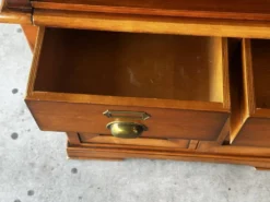Secrétaire à rideau en merisier – Petit bureau de rangement, seconde m