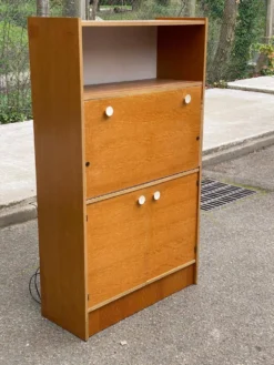 Secrétaire scandinave lumineux vintage avec 3 portes 1960