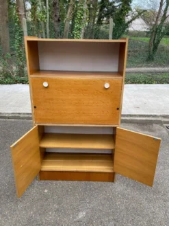 Secrétaire scandinave lumineux vintage avec 3 portes 1960