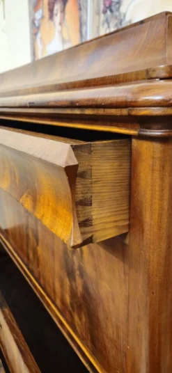 Secrétaire / scriban époque Bieidermeier en acajou flammé – XIXe siècle