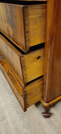 Secrétaire / scriban époque Bieidermeier en acajou flammé – XIXe siècle