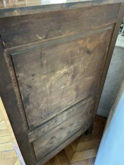 Secrétaire style « Louis Philippe, influence Biedermeier » en noyer.