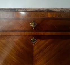 Secrétaire style Louis XVI en marqueterie, marbre et bronze XIX/XXè siècle