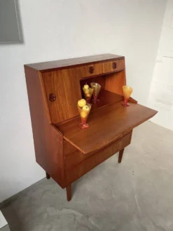 Secrétaire teck danois des années 60