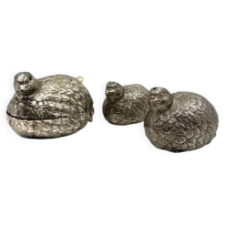 Sel et poivre en forme de cailles en argent plaqué de style Hollywood Regency, Gucci Italie.