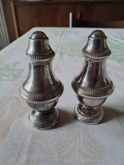 Sel et poivre en métal argenté