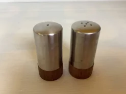 Sel et poivre teck et métal style scandinave
