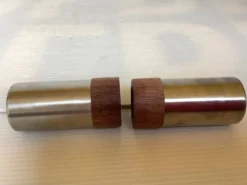 Sel et poivre teck et métal style scandinave