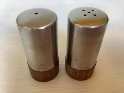 Sel et poivre teck et métal style scandinave