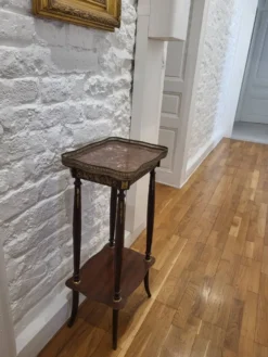 Selette Guéridon en bois d'acajou marbre et bronze style Louis XV
