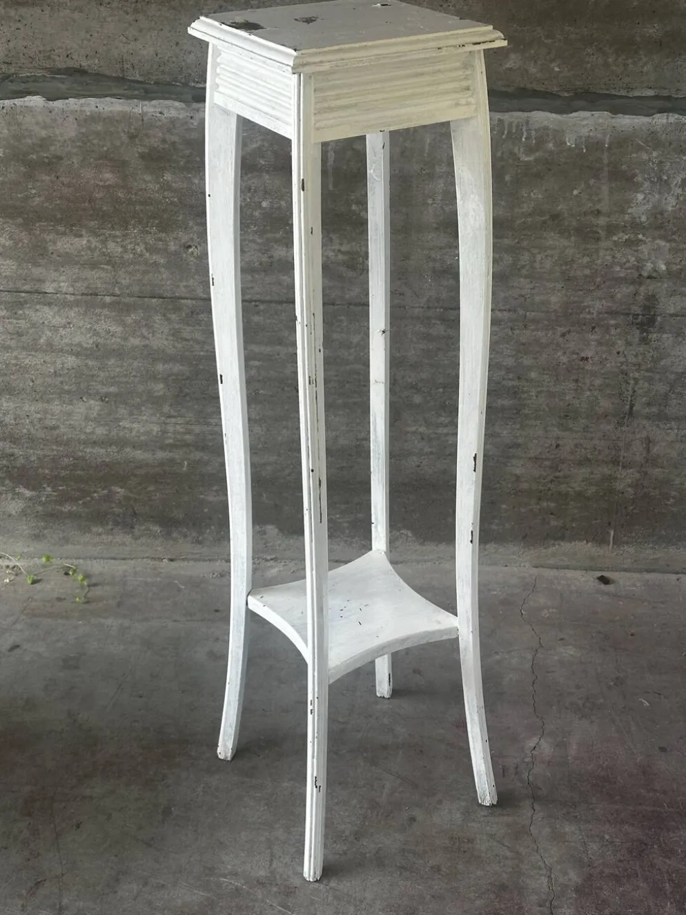 Sellette ancienne en bois peint blanc – H 110 cm