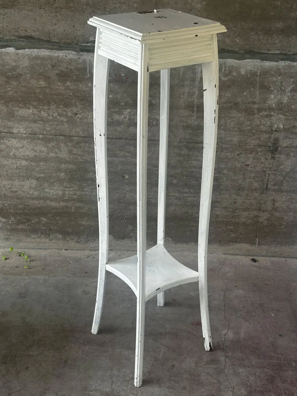 Sellette ancienne en bois peint blanc – H 110 cm