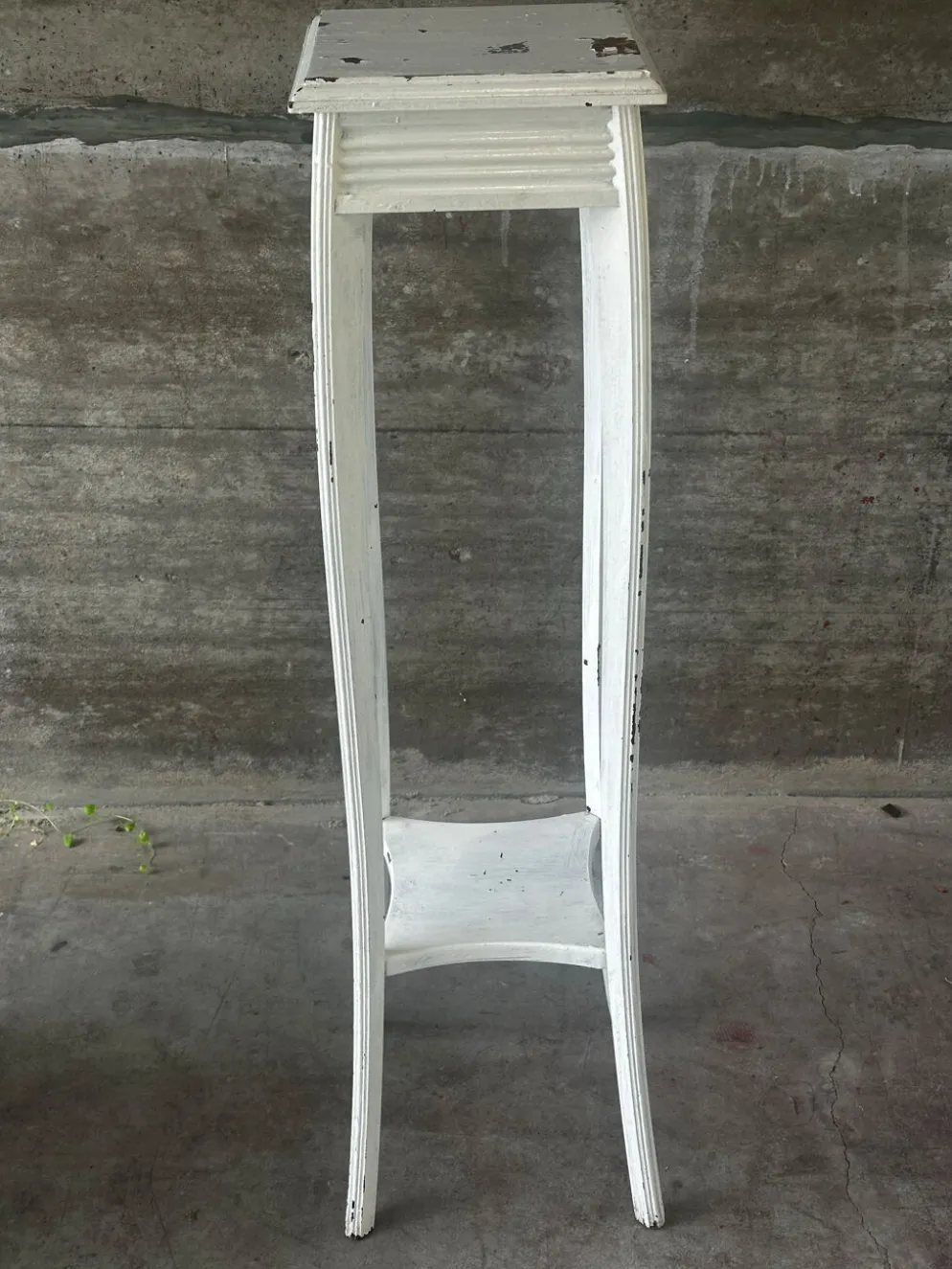 Sellette ancienne en bois peint blanc – H 110 cm