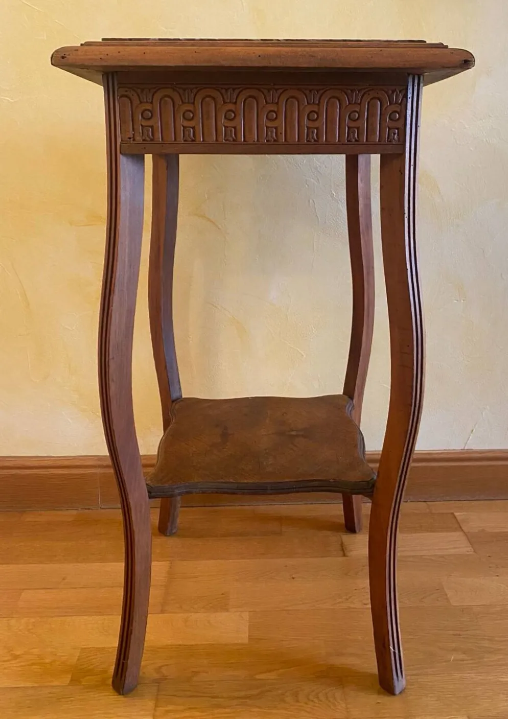 Sellette ancienne en bois sculpté et marbre – fin XIXᵉ