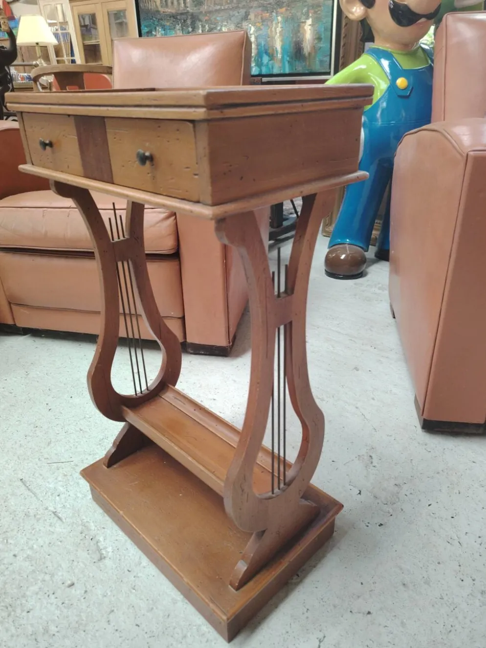 Sellette bout de canapé vintage au piètement lyre à deux tiroirs