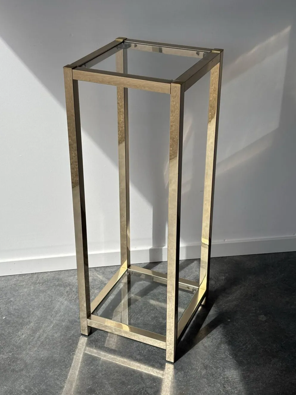 Sellette en métal doré et verre – Années 1970