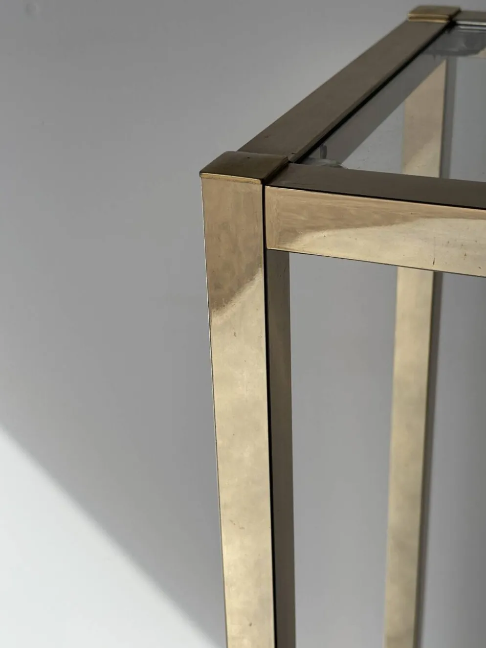 Sellette en métal doré et verre – Années 1970