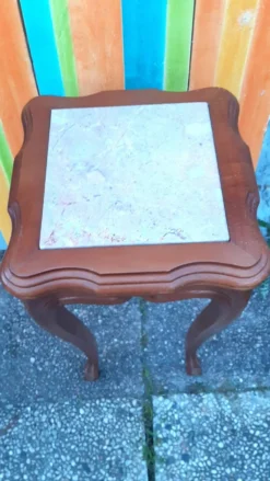 Sellette pieds galbés en bois vernis dessus marbre