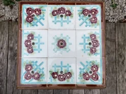 Sellette porte plantes ancienne en bois et carreaux de faience