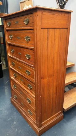 semainier de style Louis XVI / Directoire en pitchpin, fabriqué entre 1880