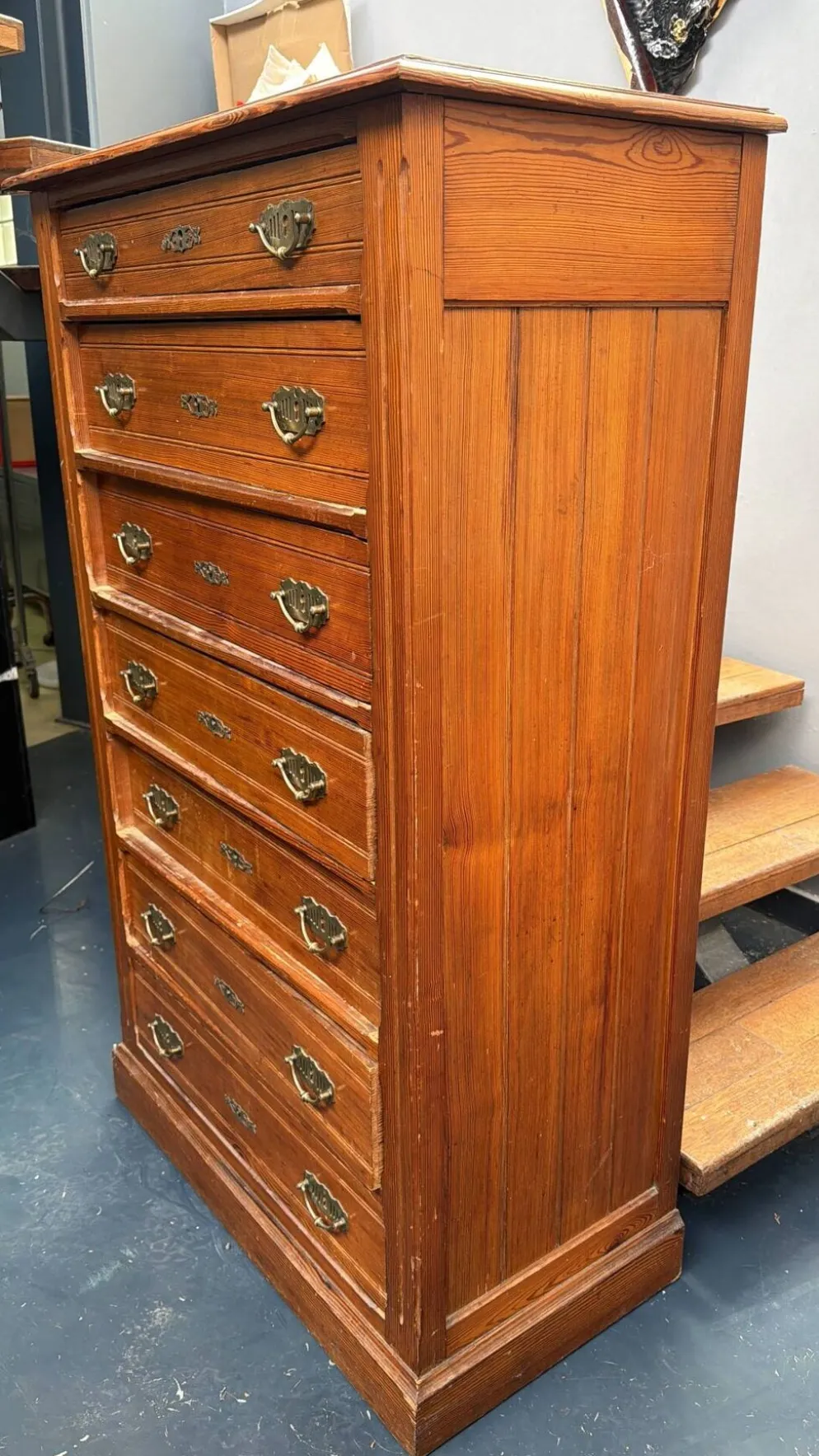 semainier de style Louis XVI / Directoire en pitchpin, fabriqué entre 1880