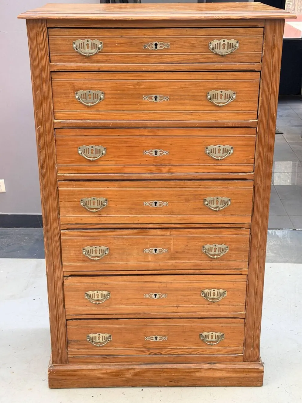 semainier de style Louis XVI / Directoire en pitchpin, fabriqué entre 1880