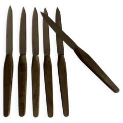 Ser de 6 couteaux de table scandinaves, lame inox, manche de teck.