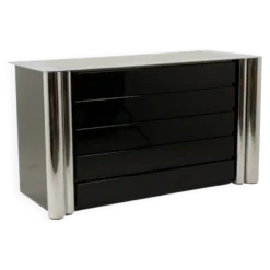 Sergio Mazza, pour Cinova. Commode en bois laqué noir. Vers 1970.