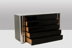Sergio Mazza, pour Cinova. Commode en bois laqué noir. Vers 1970.