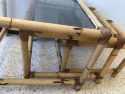 Serie de 3 tables gigognes seventies en rotin et verre fumé