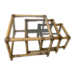 Serie de 3 tables gigognes seventies en rotin et verre fumé