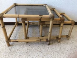 Serie de 3 tables gigognes seventies en rotin et verre fumé