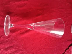 Serie de 6 verres "flûtes" en verre souffle