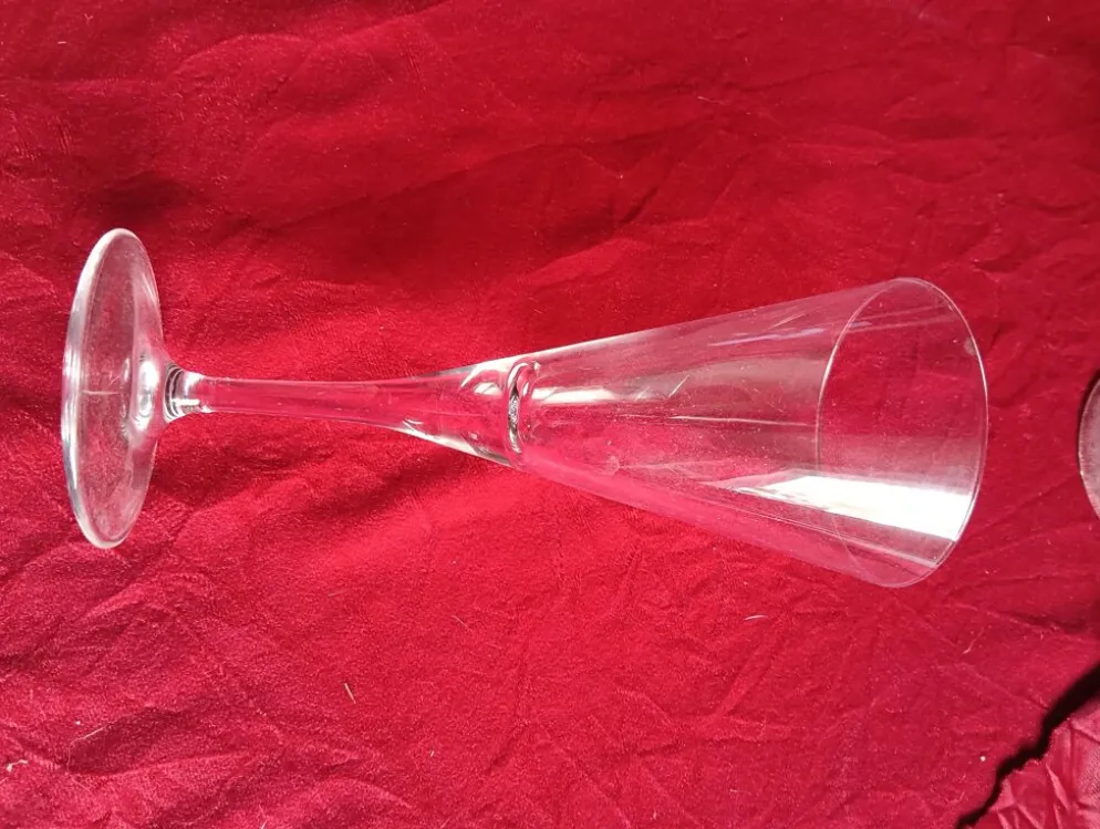 Serie de 6 verres "flûtes" en verre souffle
