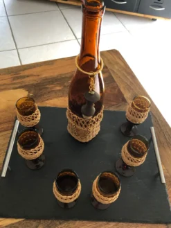 Service à apéritif verre ambré et rotin vintage
