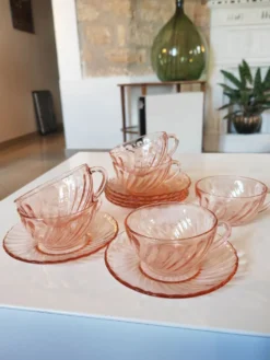 Service Arcoroc en verre rose